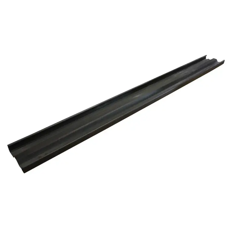 Suksen pohja Iron Baltic Ski Sled -malliin