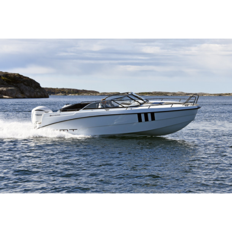 Moottorivene AMT 240 DC Yamaha 225 hv Perämoottorilla