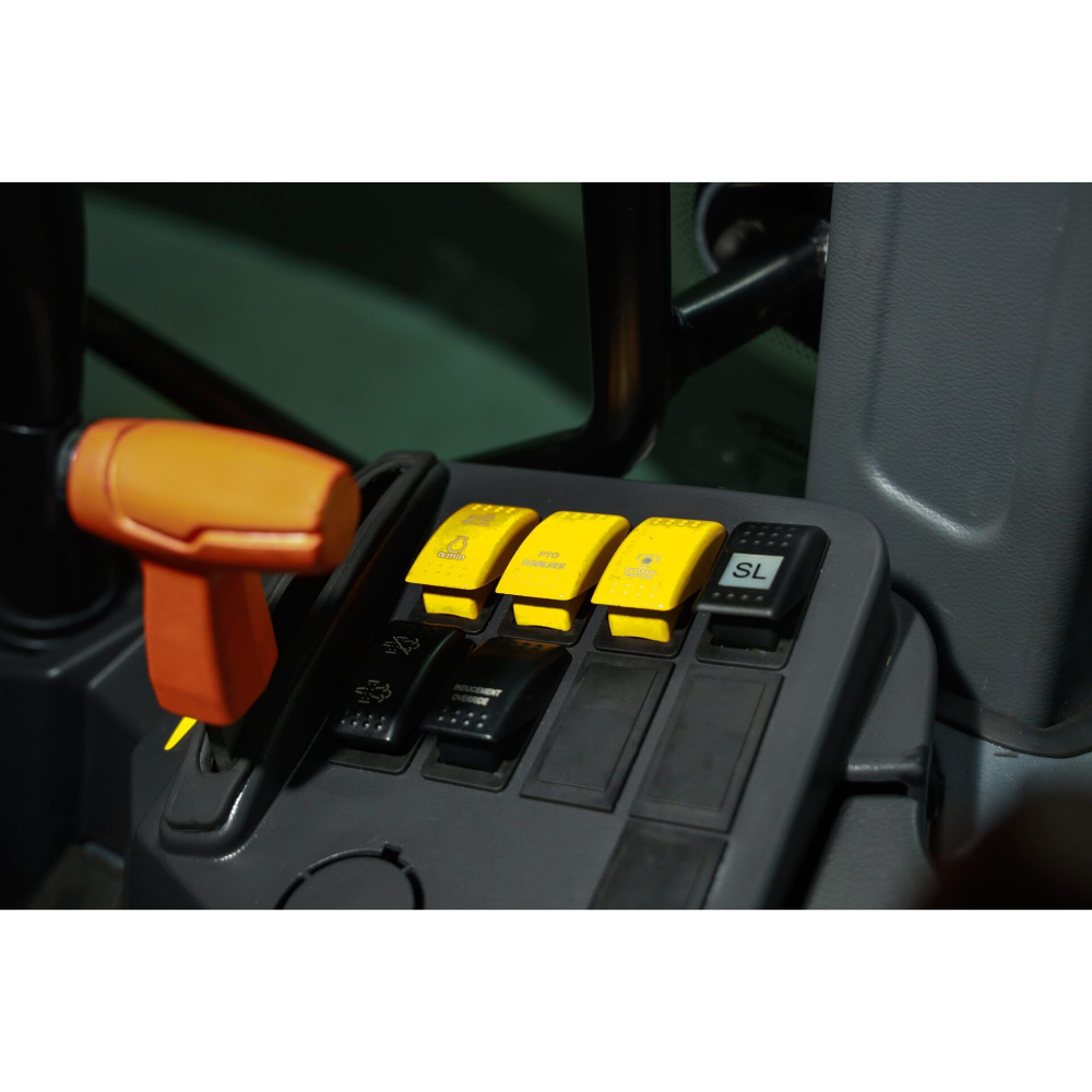 Traktori Solis 50 12+12 4WD Stage V Turbo ohjaamolla ja etukuormaajalla
