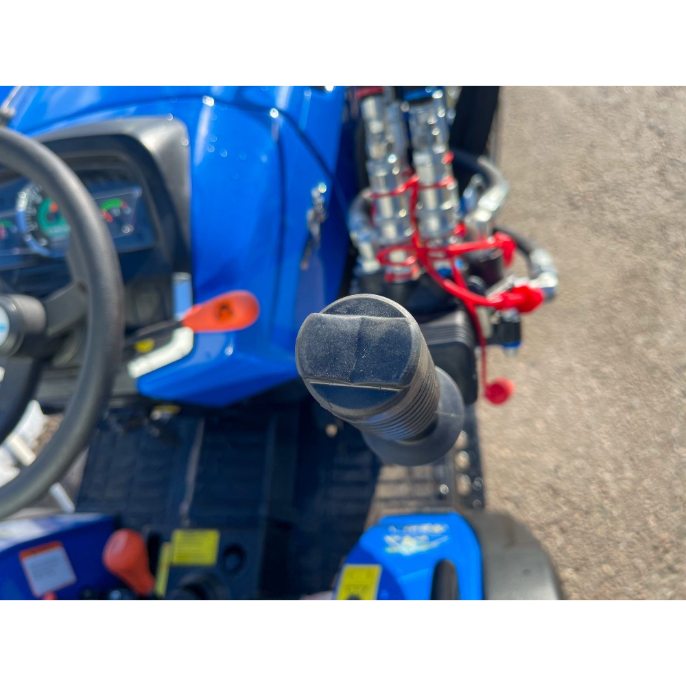 Traktori Solis 26 9+9 XL PRO+ 4WD etukuormaajalla